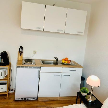 Direkte Uninaehe: Ferienwohnung Mit Grossem Doppelbett, Kuechenzeile Und Neu Renoviertem Badezimmer Hombourg Extérieur photo