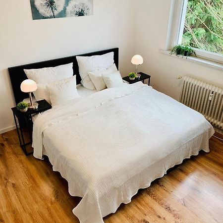 Direkte Uninaehe: Ferienwohnung Mit Grossem Doppelbett, Kuechenzeile Und Neu Renoviertem Badezimmer Hombourg Extérieur photo