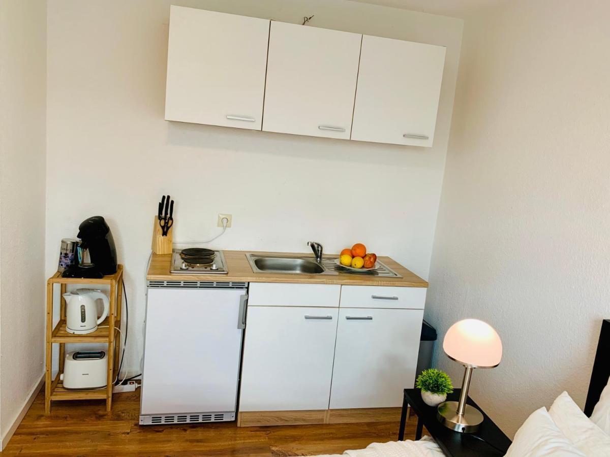 Direkte Uninaehe: Ferienwohnung Mit Grossem Doppelbett, Kuechenzeile Und Neu Renoviertem Badezimmer Hombourg Extérieur photo