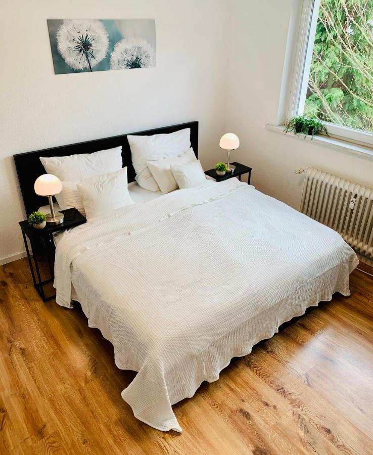Direkte Uninaehe: Ferienwohnung Mit Grossem Doppelbett, Kuechenzeile Und Neu Renoviertem Badezimmer Hombourg Extérieur photo