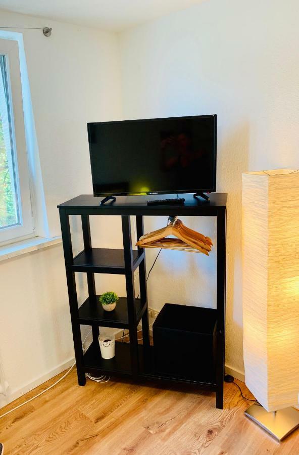 Direkte Uninaehe: Ferienwohnung Mit Grossem Doppelbett, Kuechenzeile Und Neu Renoviertem Badezimmer Hombourg Extérieur photo