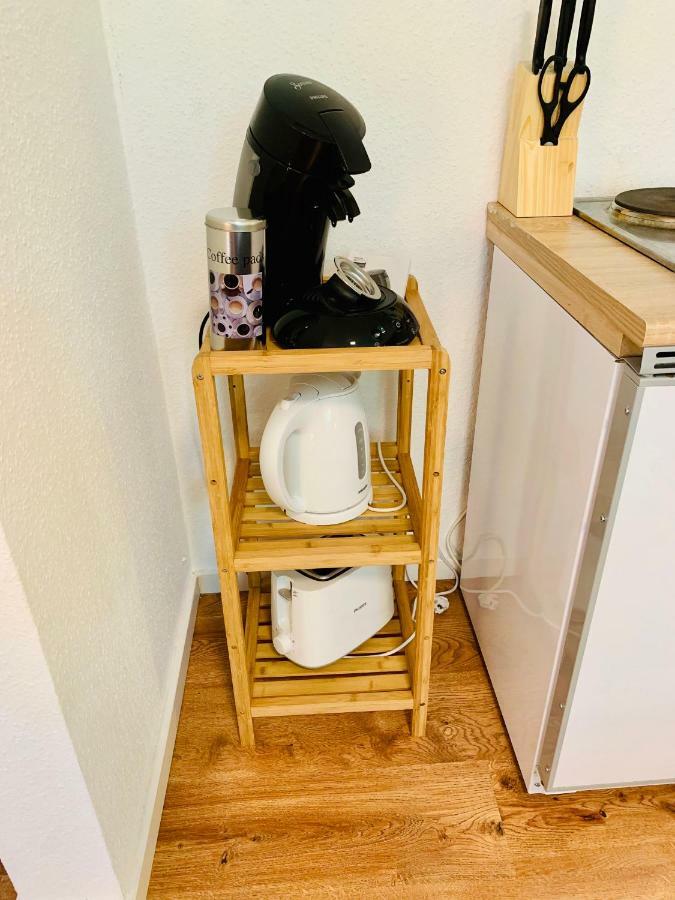 Direkte Uninaehe: Ferienwohnung Mit Grossem Doppelbett, Kuechenzeile Und Neu Renoviertem Badezimmer Hombourg Extérieur photo